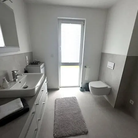 Moderne Am Flussufer *